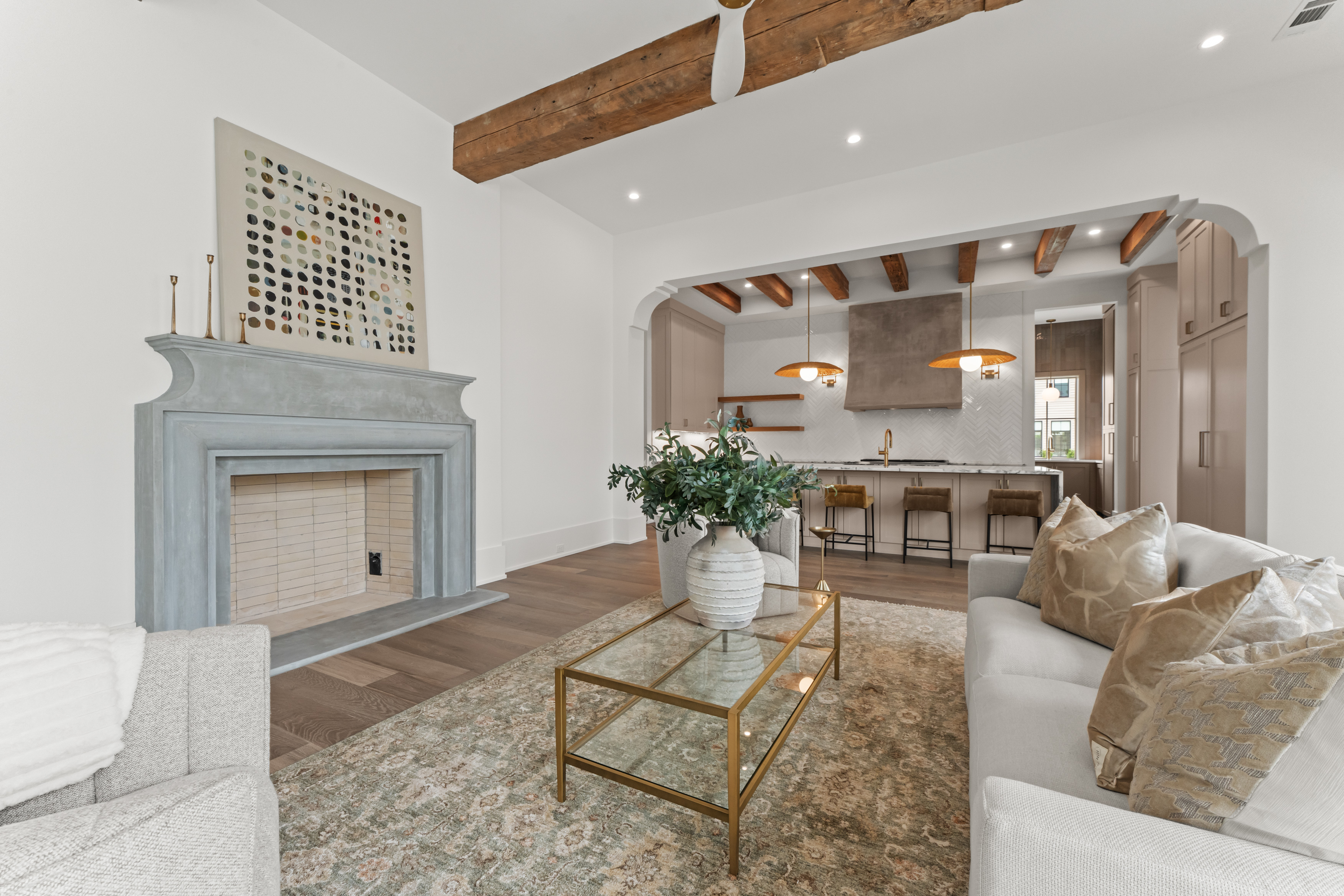 Interior volume shaped by natural light and restraint.